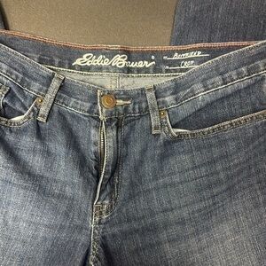 492.   Eddie Bauer women’s boyfriend mid rise crop blue jeans size 6